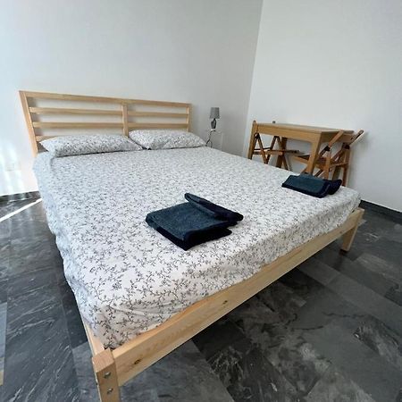 Bilocale Roggia Scagna 7 Apartment Milan Bagian luar foto