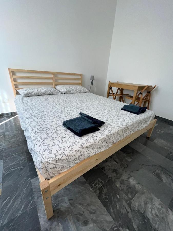 Bilocale Roggia Scagna 7 Apartment Milan Bagian luar foto