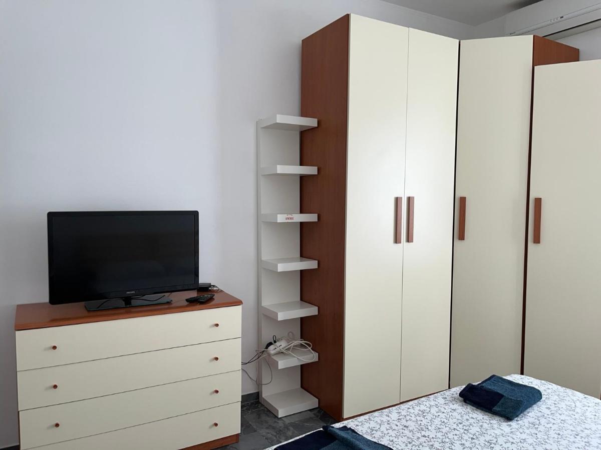 Bilocale Roggia Scagna 7 Apartment Milan Bagian luar foto