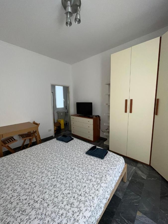 Bilocale Roggia Scagna 7 Apartment Milan Bagian luar foto